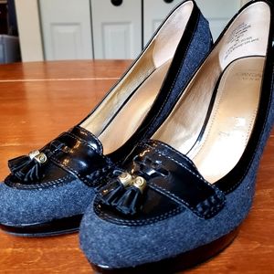 Joan & David Gray Wool & Leather Dress Shoes. Size 7 M. Great Condition